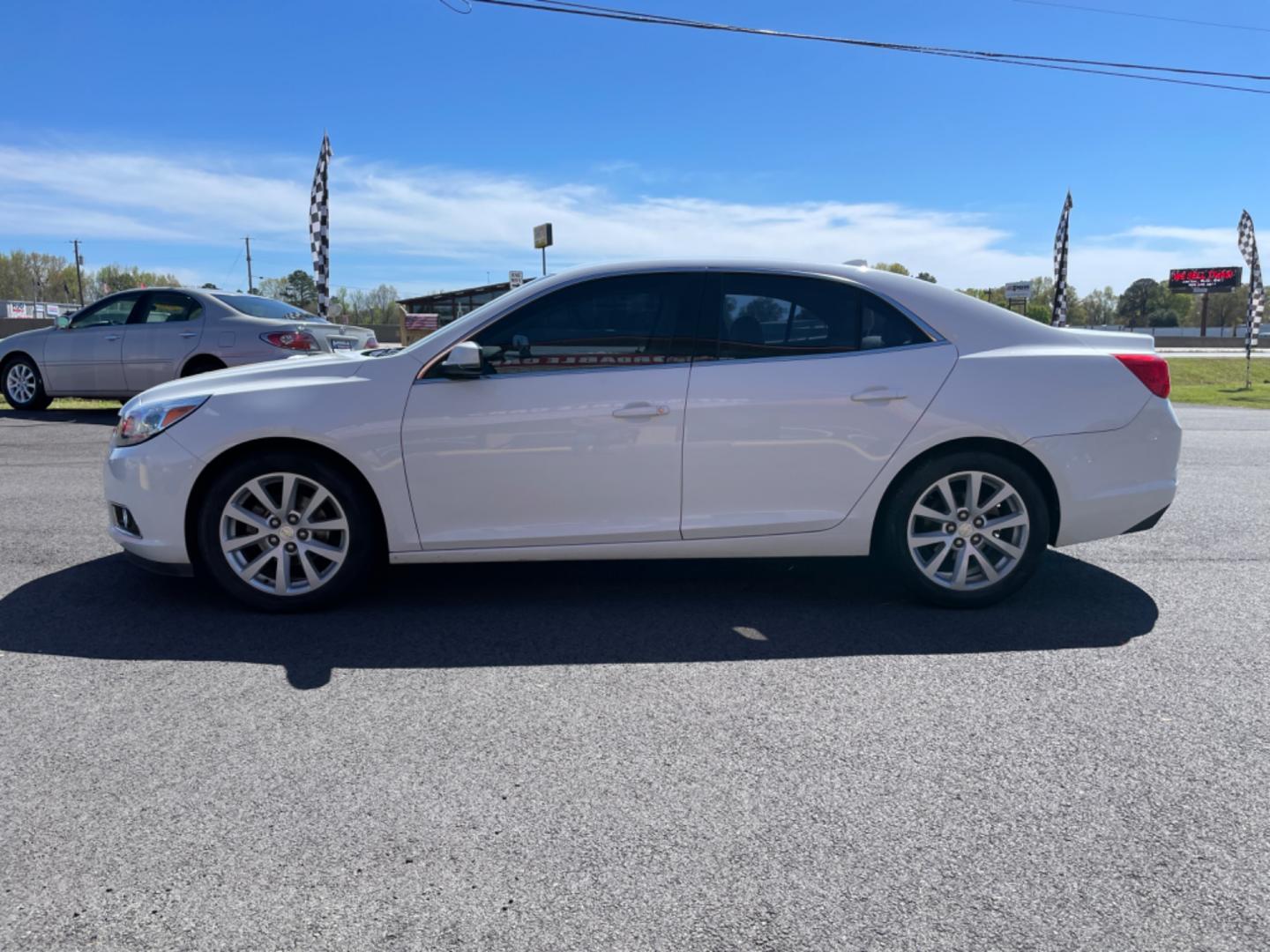 2014 White Chevrolet Malibu (1G11E5SL9EF) with an 4-Cyl, 2.5 Liter engine, Automatic, 6-Spd w/Overdrive and Manual Mode transmission, located at 8008 Warden Rd, Sherwood, AR, 72120, (501) 801-6100, 34.830078, -92.186684 - Photo#4